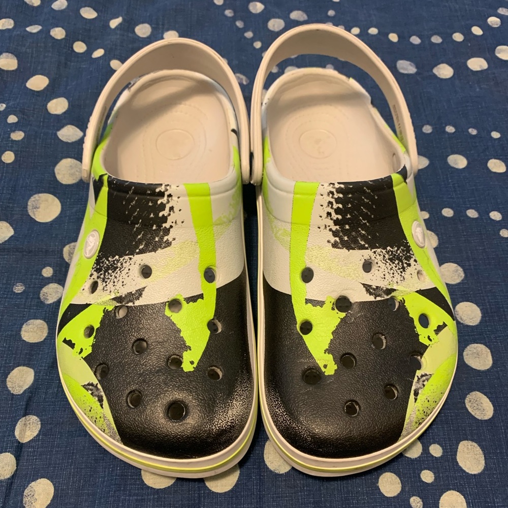 Mens Bayaband Crocs size 8 black and neon green print